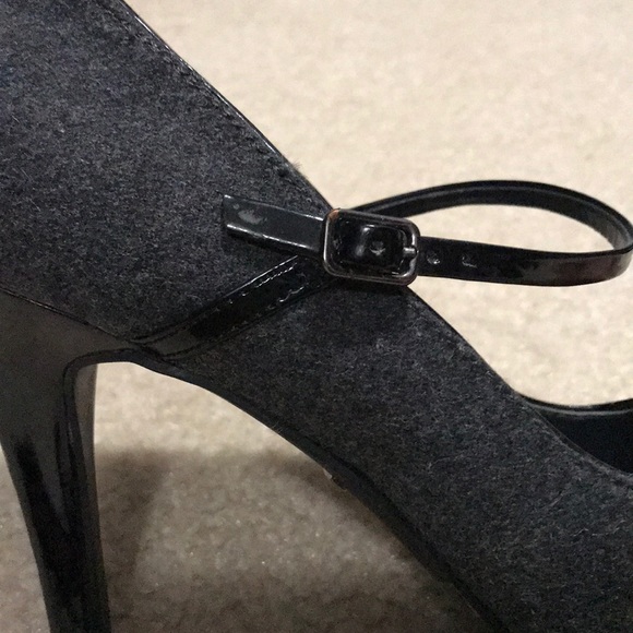 Dana Buchman pump with ankle strap. Size 8.5 - Picture 3 of 6